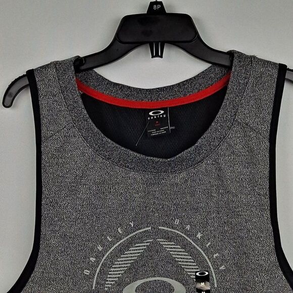 Oakley Mens Athletic Top NWT - Picture 1 of 5